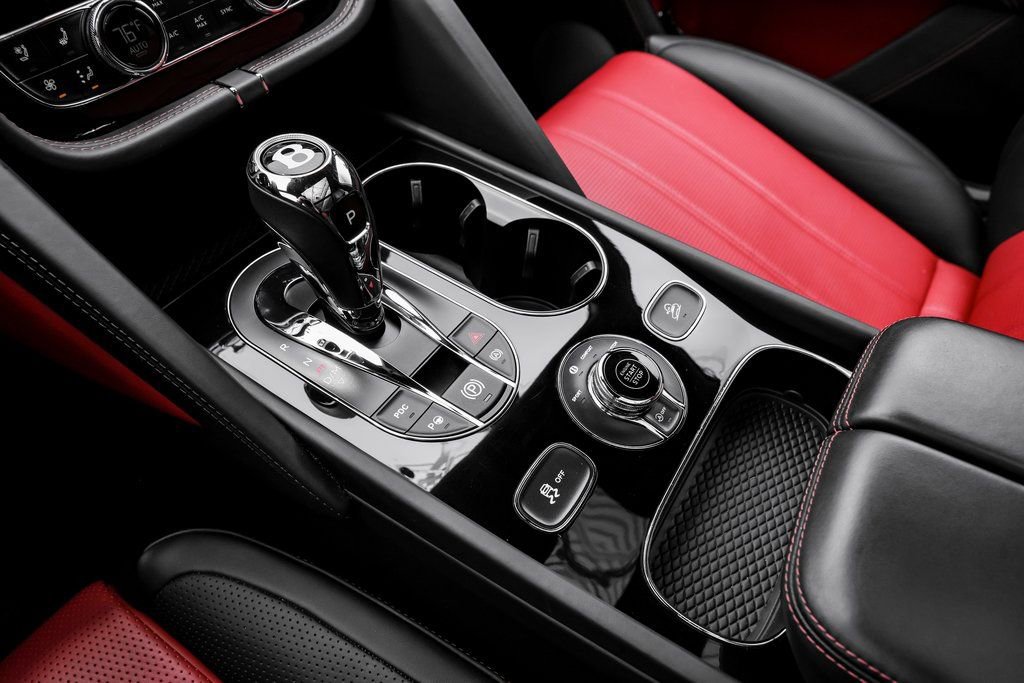 Used 2023 Bentley Bentayga image 27
