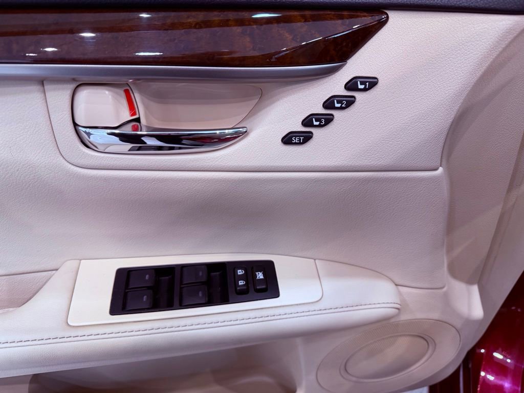 Used 2015 Lexus ES 350 w/ Ultra Luxury Package image 19