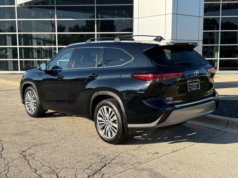 Used 2023 Toyota Highlander Platinum image 5