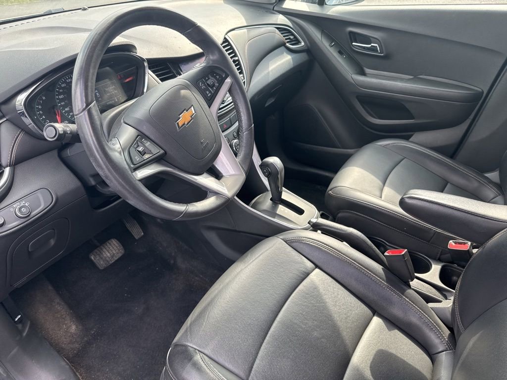 Used 2021 Chevrolet Trax LT w/ Premium Seat Package FWD image 10