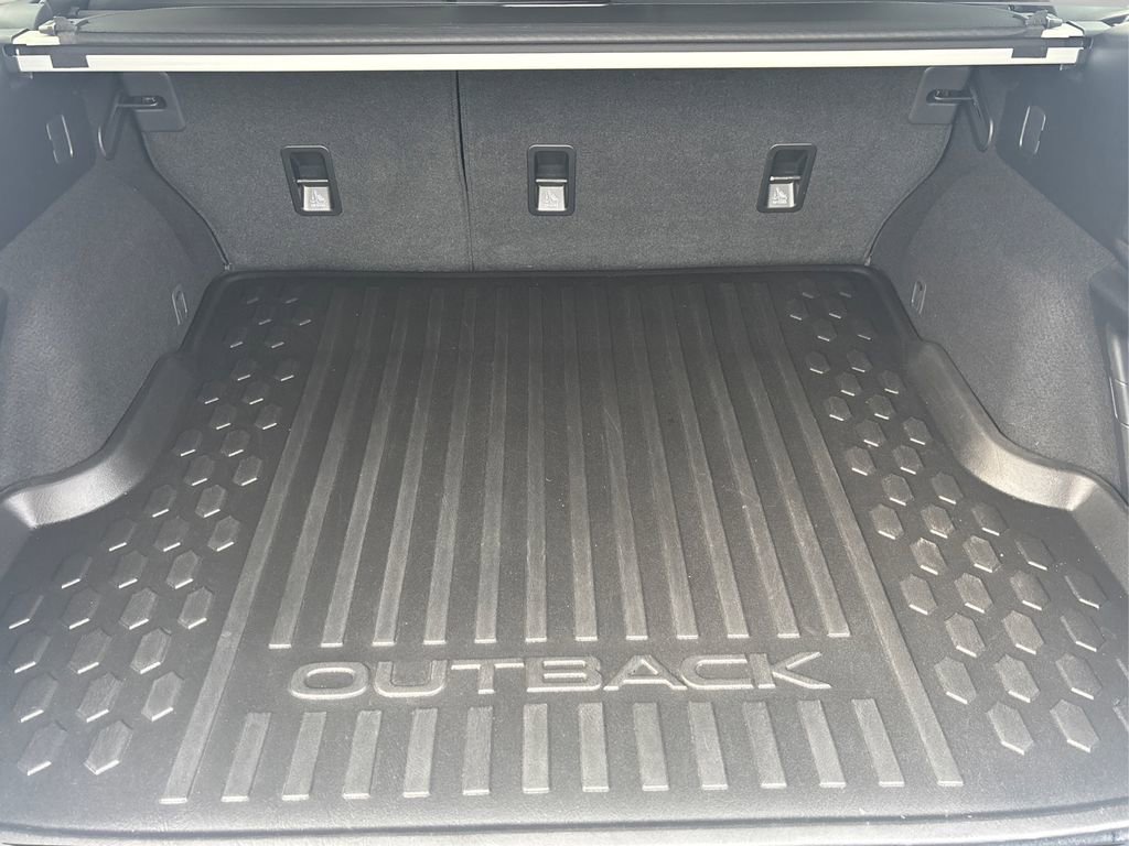 Used 2023 Subaru Outback Premium image 11