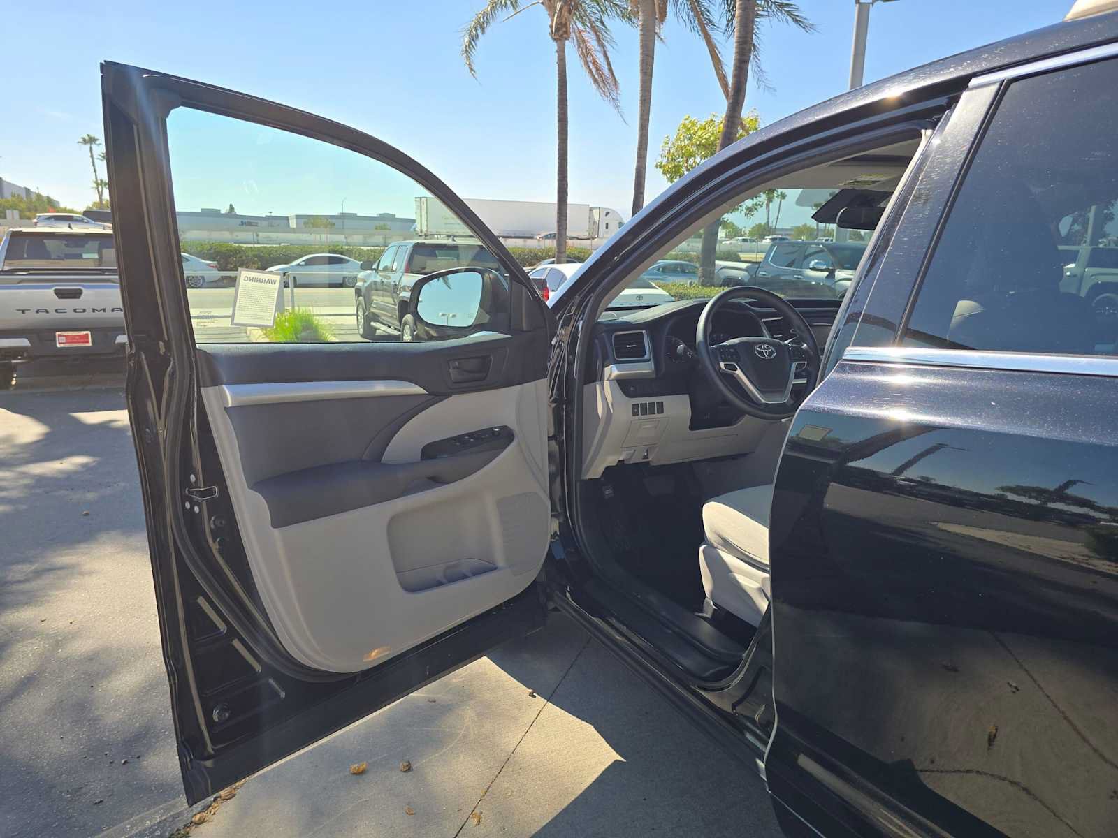 Used 2018 Toyota Highlander LE FWD image 20