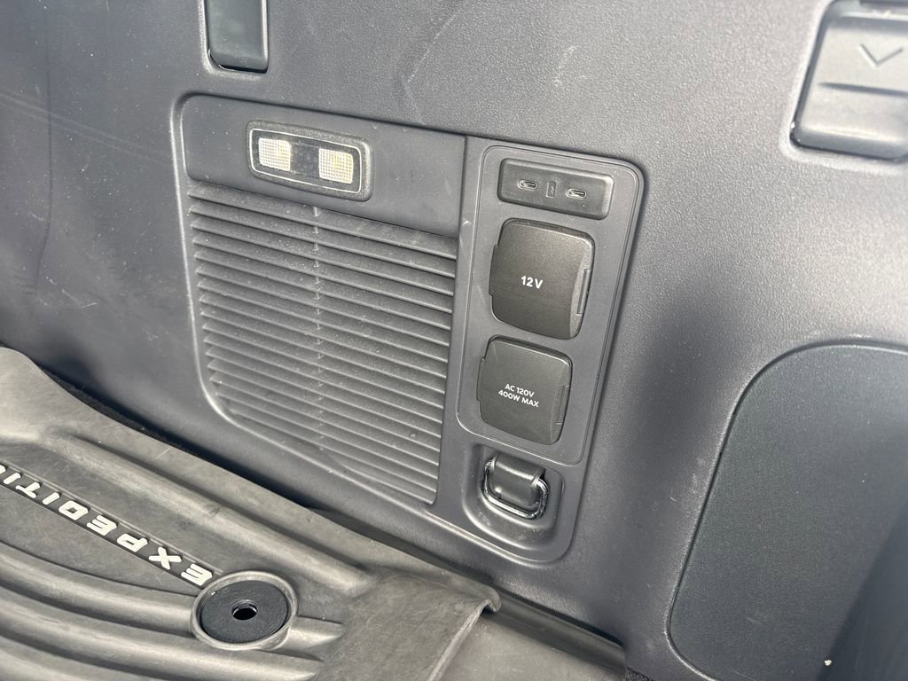 Used 2025 Ford Expedition Max Platinum w/ Driver's Package image 16