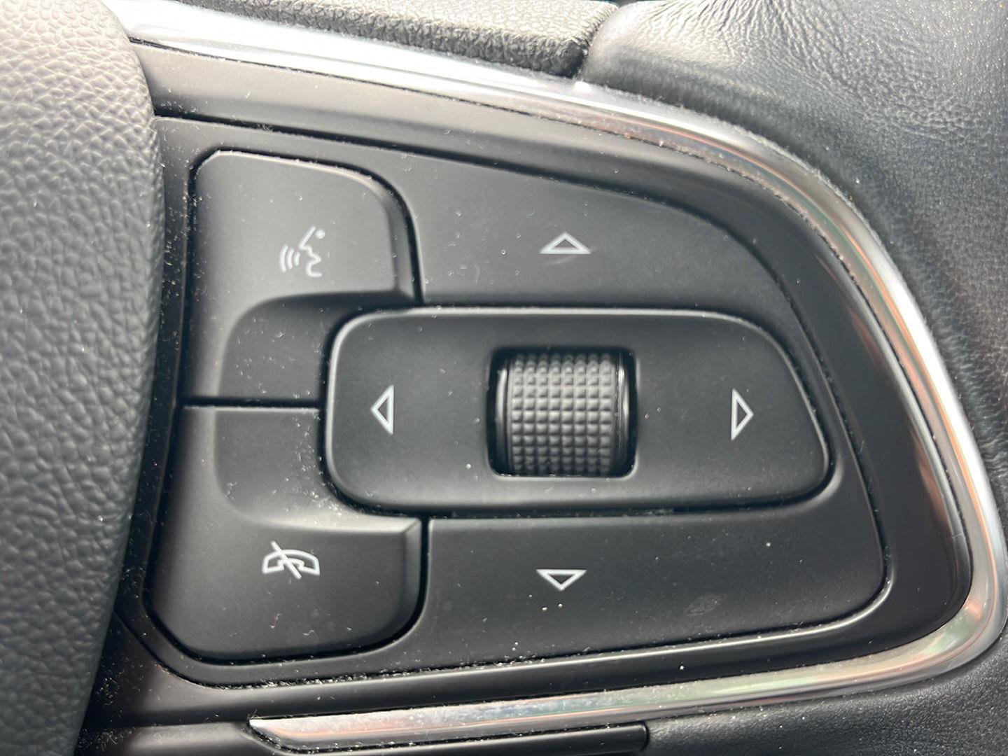 Used 2022 Buick Encore GX Select AWD/4WD image 8