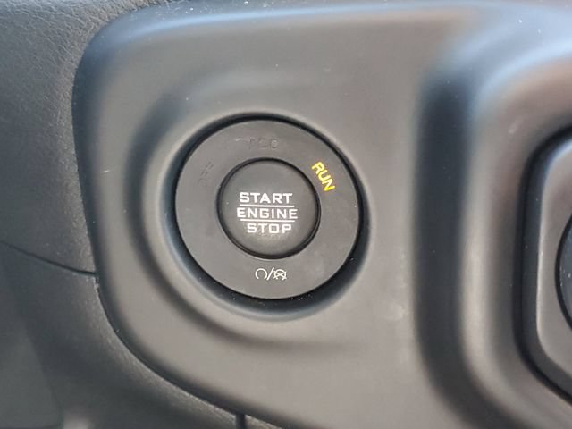 Used 2020 Jeep Wrangler Unlimited Sahara w/ Dual Top Group AWD/4WD image 25