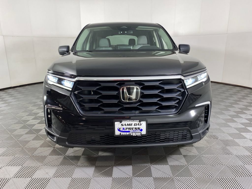Used 2023 Honda Pilot LX image 2