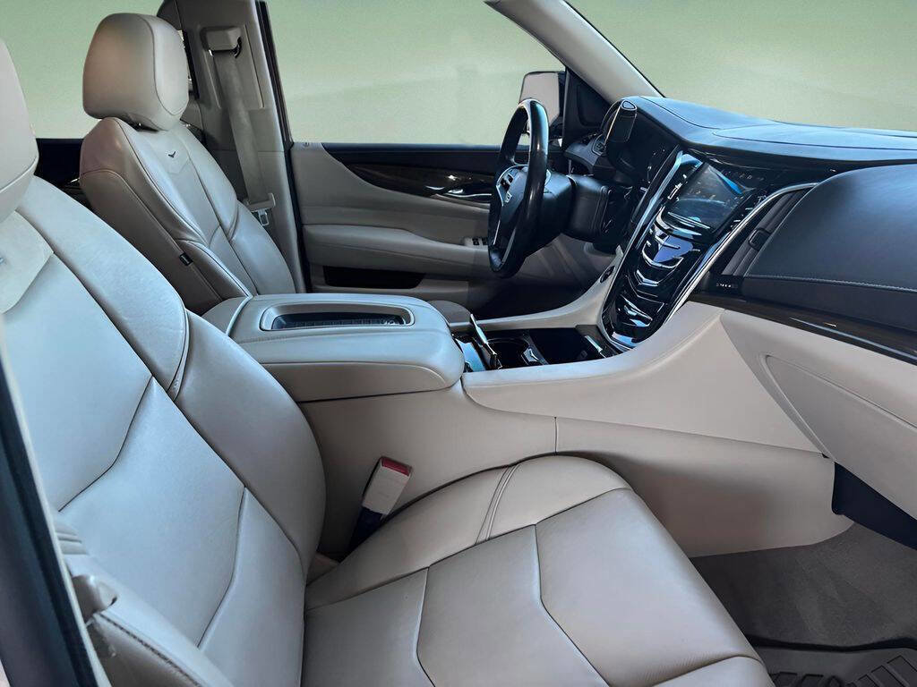 Used 2019 Cadillac Escalade Luxury image 15