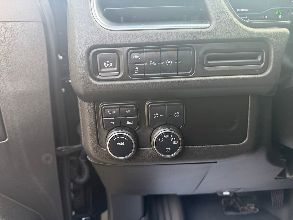 Used 2023 Chevrolet Suburban RST AWD/4WD image 15