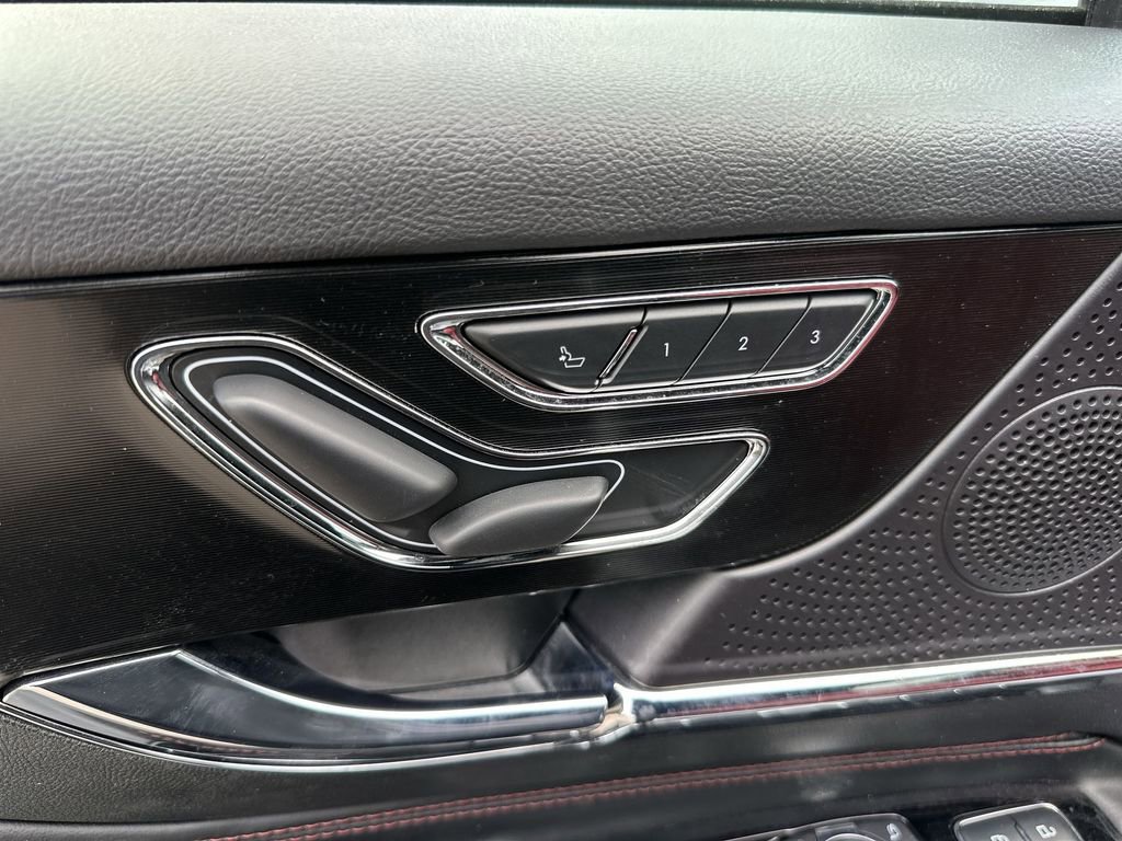 Used 2025 Lincoln Corsair Reserve image 12