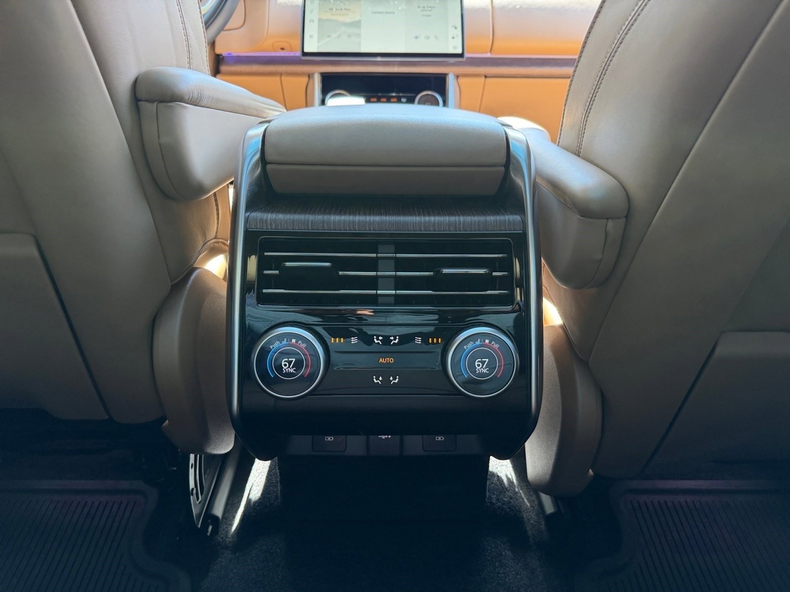 Certified 2023 Land Rover Range Rover SE image 18