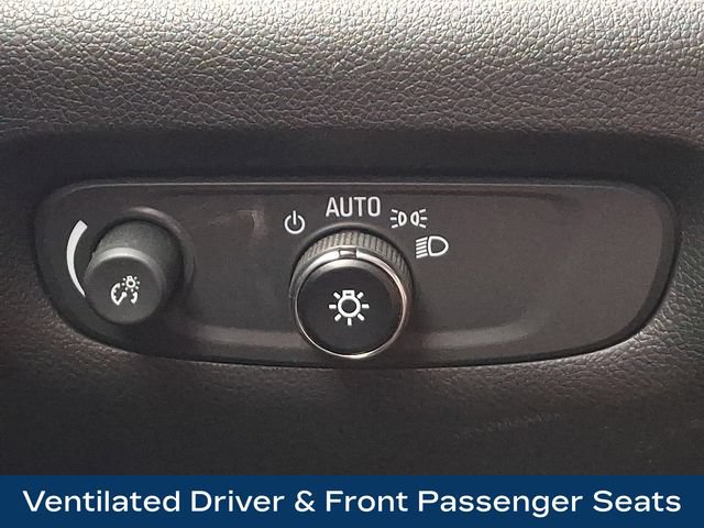 Used 2022 Chevrolet Traverse High Country w/ LPO, Floor Liner Package AWD/4WD image 9
