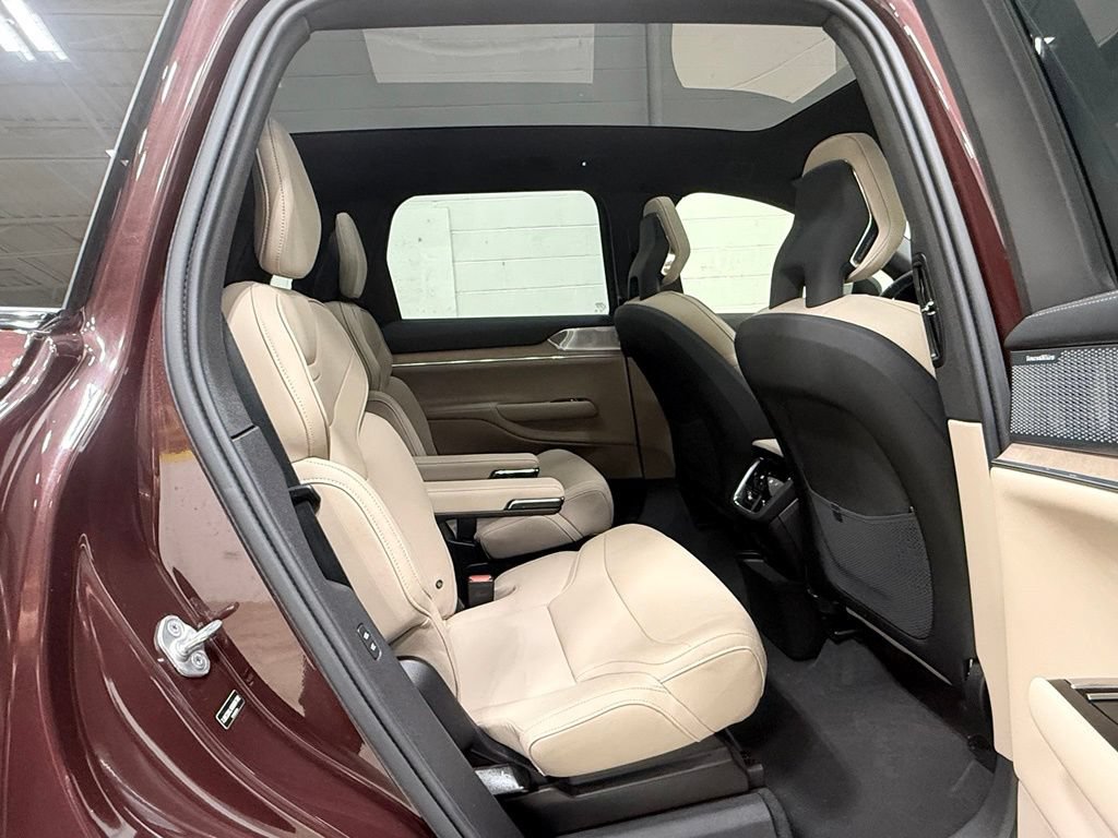 Used 2025 Volvo EX90 Ultra AWD/4WD image 44