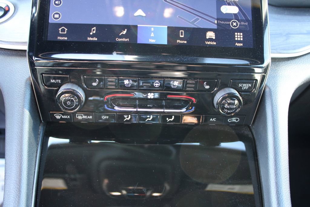 Used 2024 Jeep Grand Cherokee L Limited w/ Luxury Tech Group II image 23