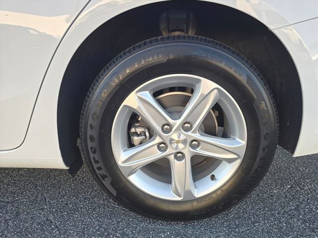 Certified 2025 Chevrolet Malibu LS FWD image 33