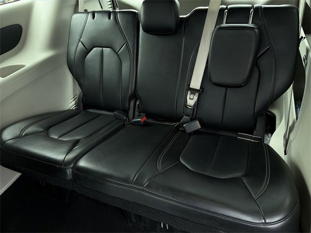 Used 2024 Chrysler Pacifica Touring-L image 22