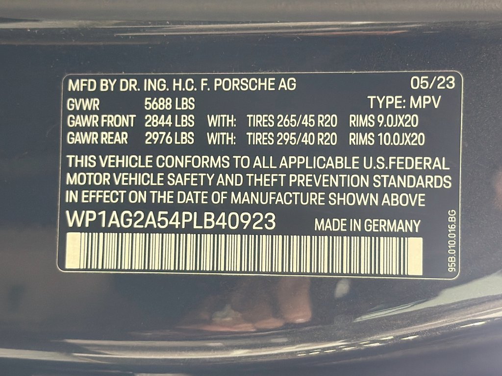 Certified 2023 Porsche Macan S AWD/4WD image 34