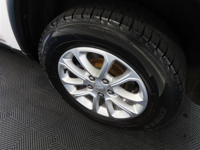 Used 2021 Jeep Grand Cherokee Laredo image 7