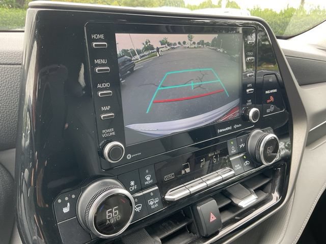 Used 2021 Toyota Highlander XLE AWD/4WD image 30