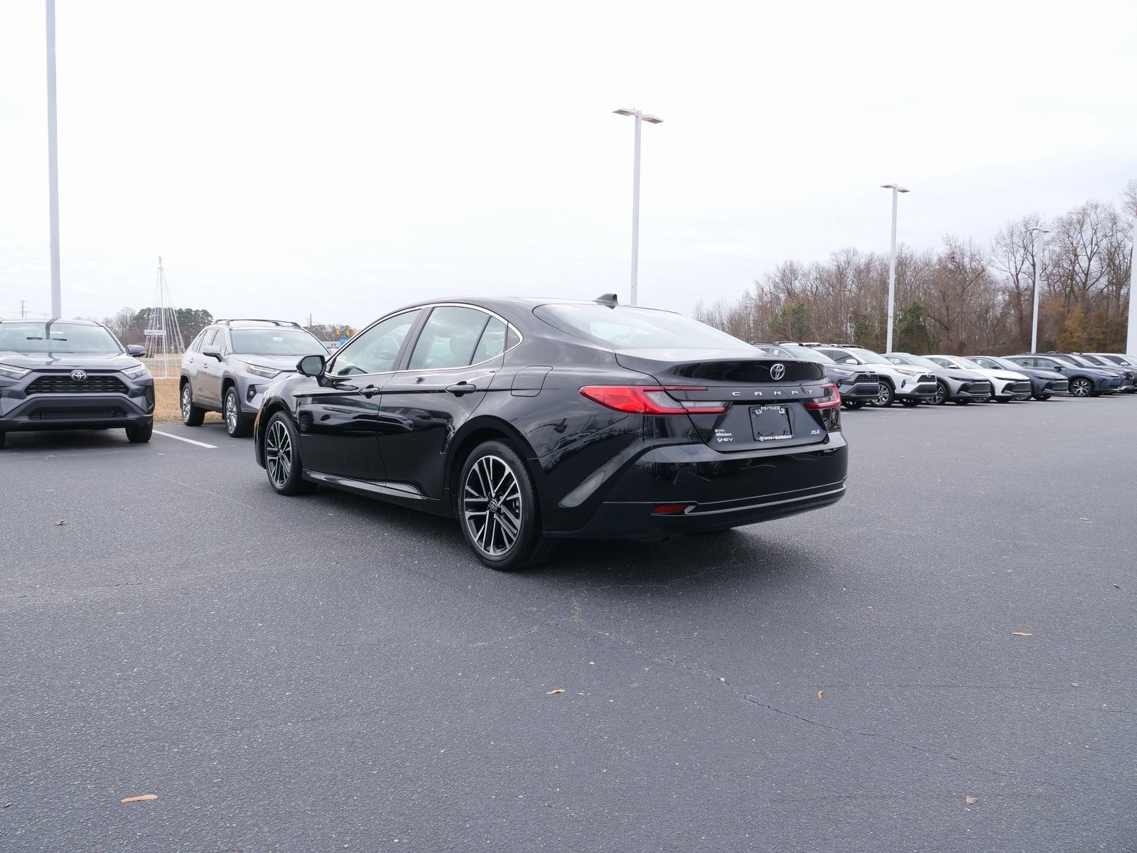 Used 2025 Toyota Camry XLE image 6