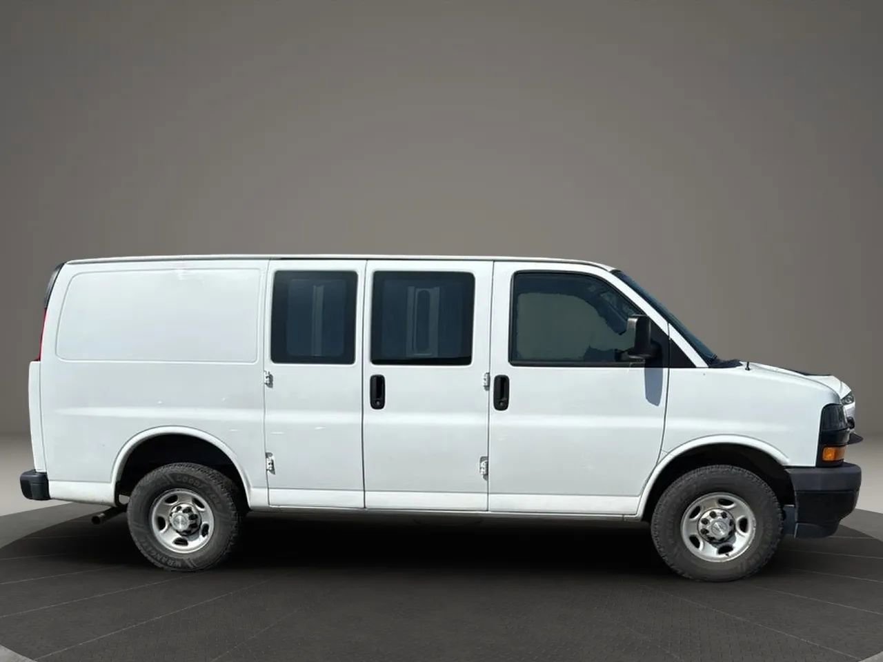 Used 2021 Chevrolet Express 2500 w/ Driver Convenience Package image 3