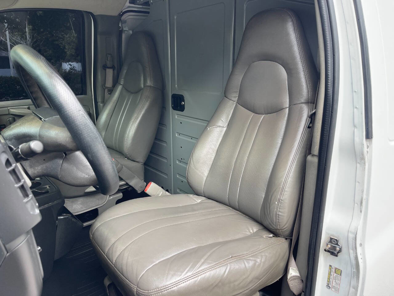 Used 2004 Chevrolet Express 1500 RWD image 18