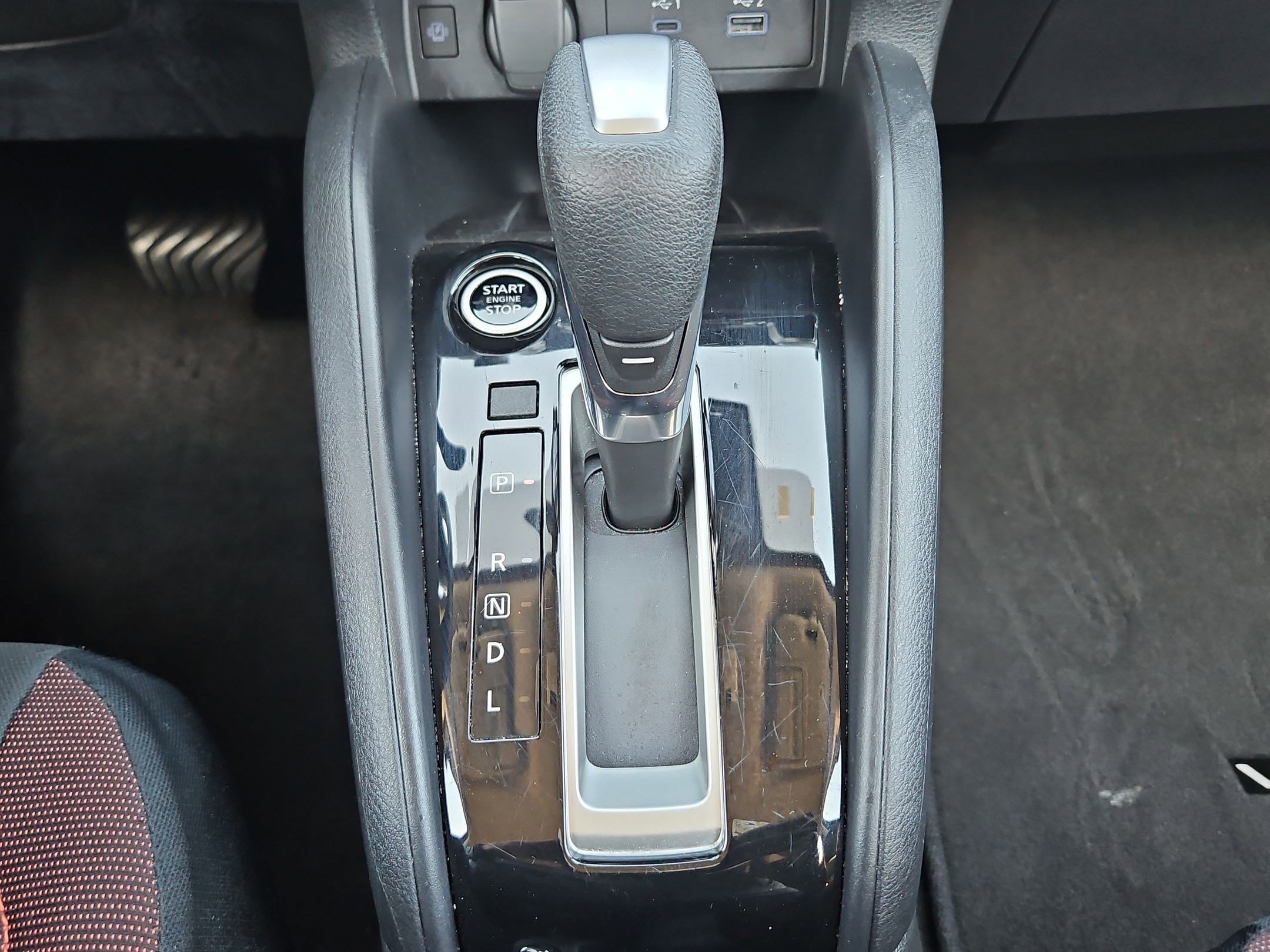 Used 2024 Nissan Versa SR image 26