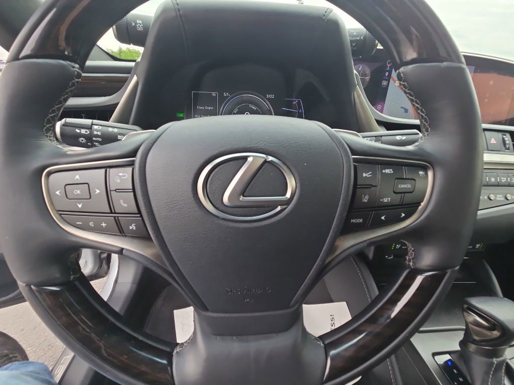 Used 2019 Lexus ES 300h w/ Premium Package FWD image 16
