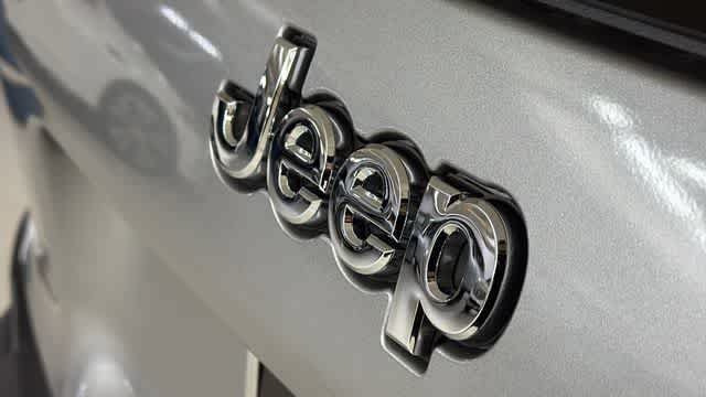 Used 2021 Jeep Cherokee Latitude Lux FWD image 8
