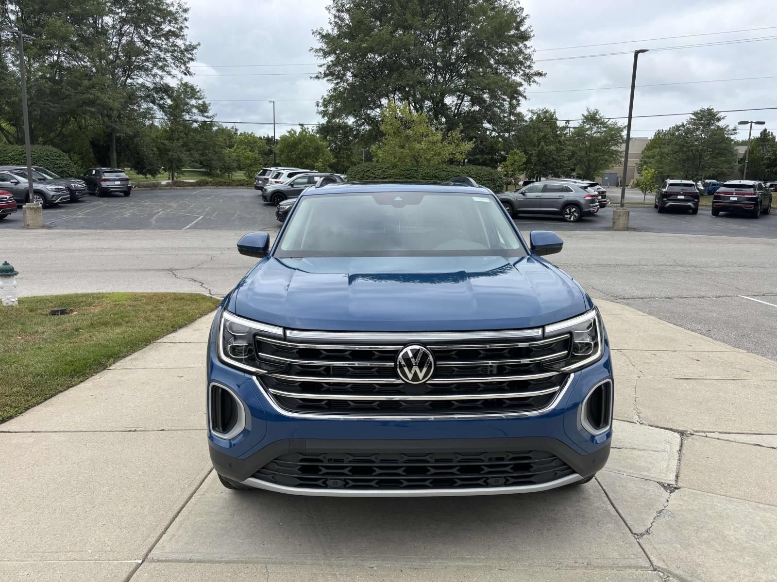 New 2026 Volkswagen Atlas SE AWD/4WD image 2
