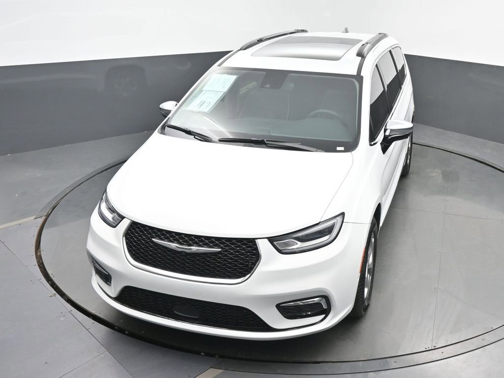 Used 2023 Chrysler Pacifica Limited AWD/4WD image 38