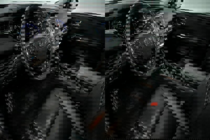 Used 2013 Toyota Avalon XLE image 16