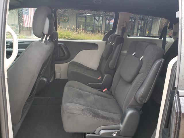 Used 2016 Dodge Grand Caravan SE FWD image 12