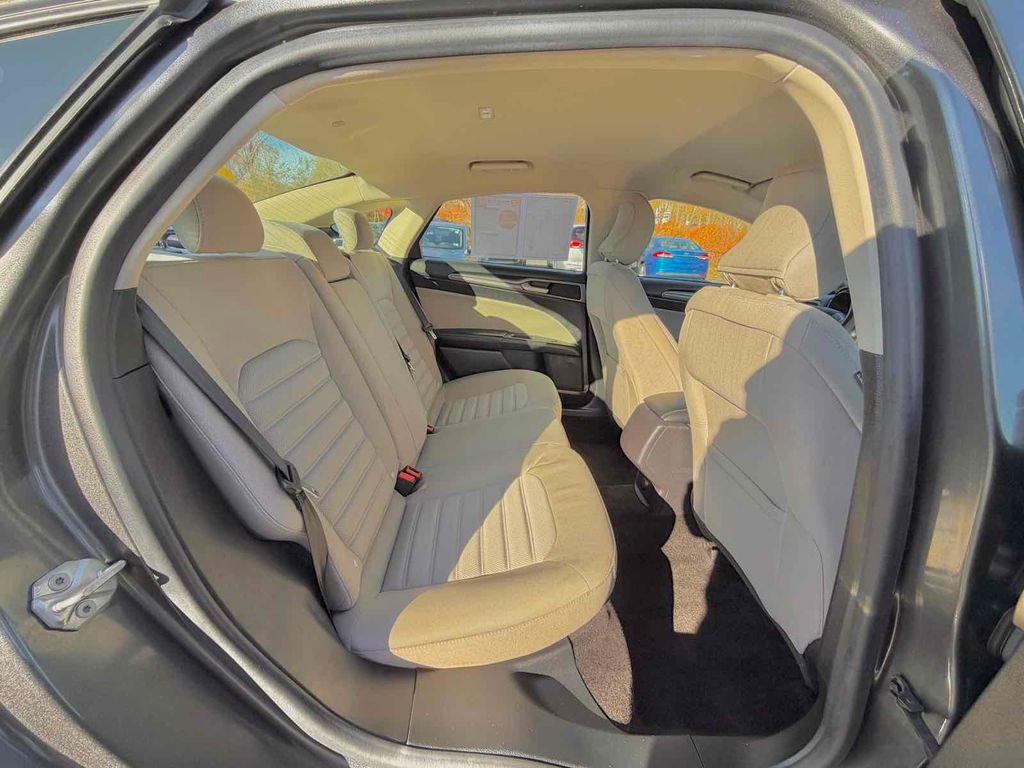 Used 2018 Ford Fusion S image 17