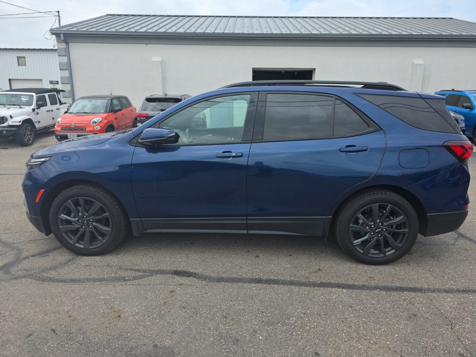 Used 2023 Chevrolet Equinox RS w/ RS Leather Package FWD image 8