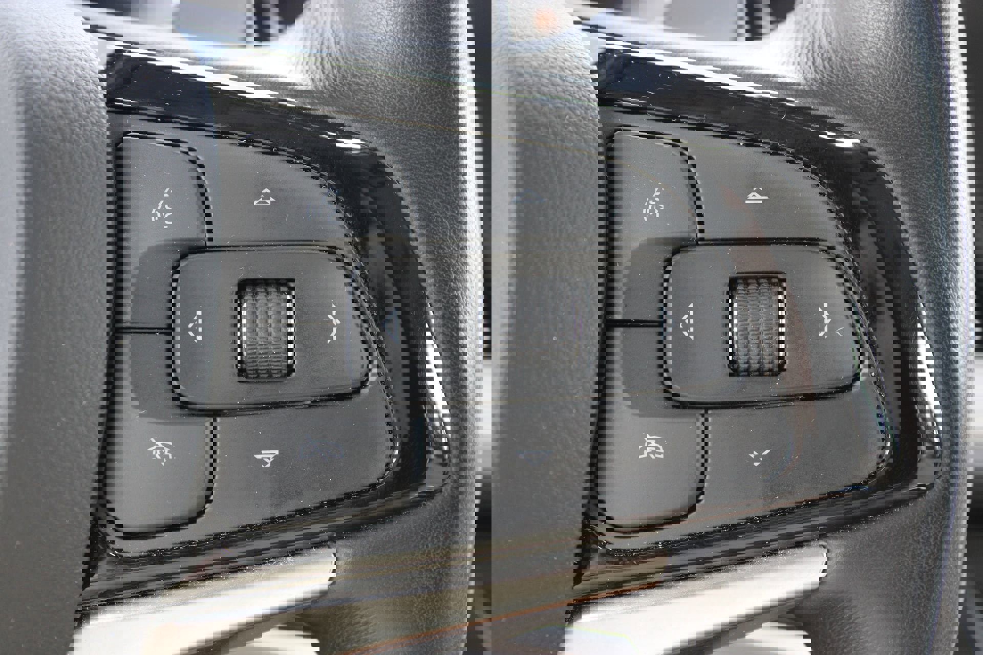 Used 2023 Buick Enclave Essence w/ Experience Buick Package FWD image 33