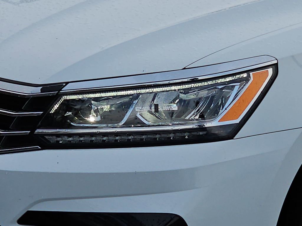 Used 2017 Volkswagen Passat 1.8T R-Line w/ R-Line Lighting Package image 27