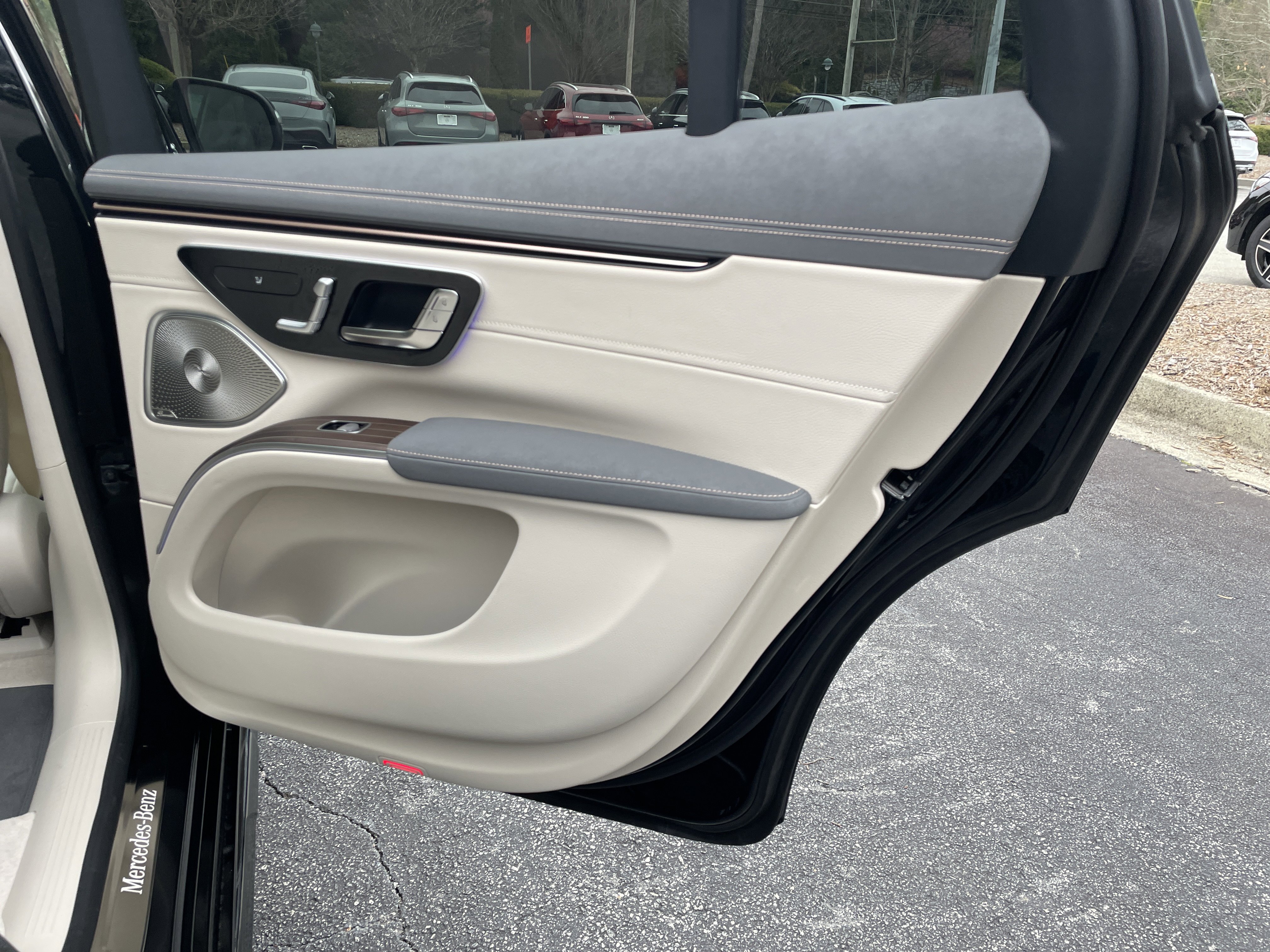 New 2026 Mercedes-Benz EQS 400 4MATIC SUV image 42