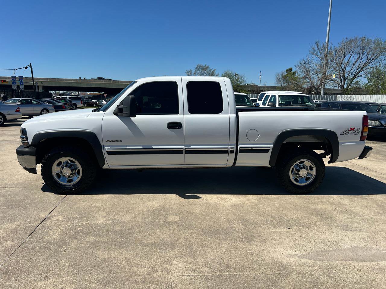 Used 2002 Chevrolet Silverado 2500 LS w/ Electrical Convenience Pkg AWD/4WD image 3