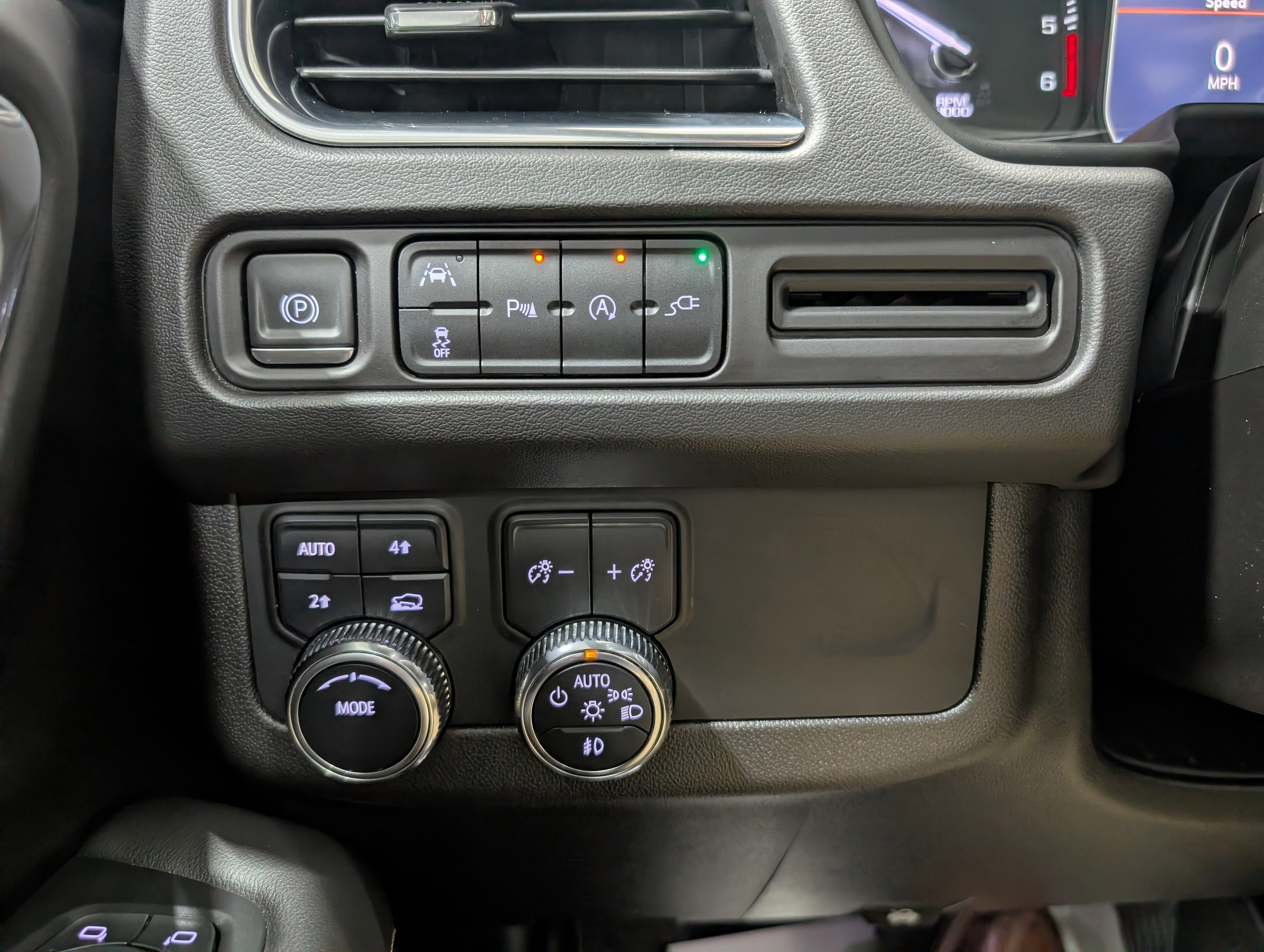 Used 2021 GMC Yukon XL SLT image 27