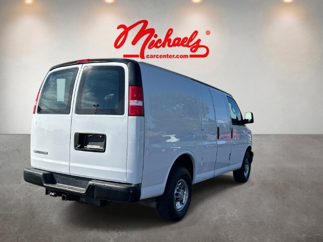 Used 2018 Chevrolet Express 2500 w/ Driver Convenience Package RWD image 3