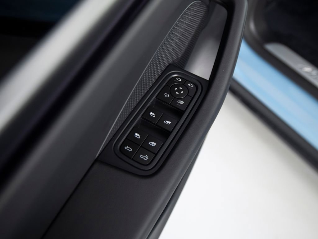 New 2026 Porsche Macan 4 Electric image 21