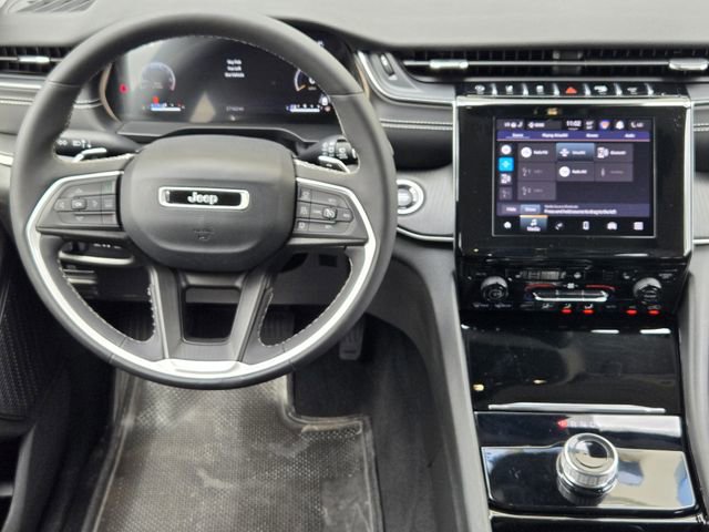 Used 2023 Jeep Grand Cherokee Laredo w/ Luxury Tech Group I AWD/4WD image 35