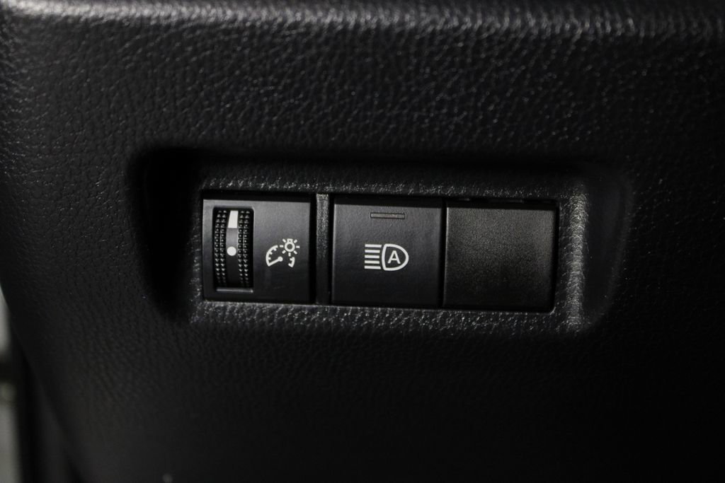 Used 2020 Toyota RAV4 LE image 22