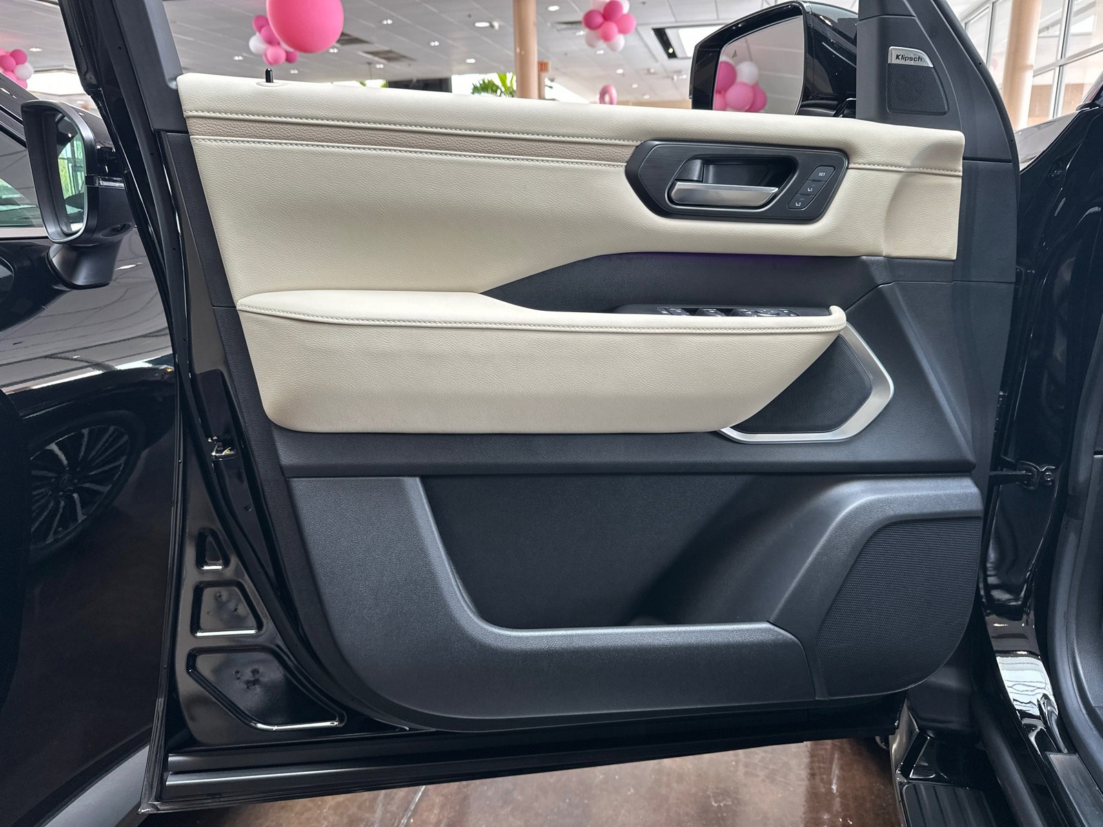 New 2025 Nissan Armada Platinum Reserve w/ Convenience Package image 8