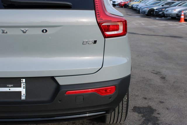 Used 2025 Volvo XC40 B5 Plus image 44