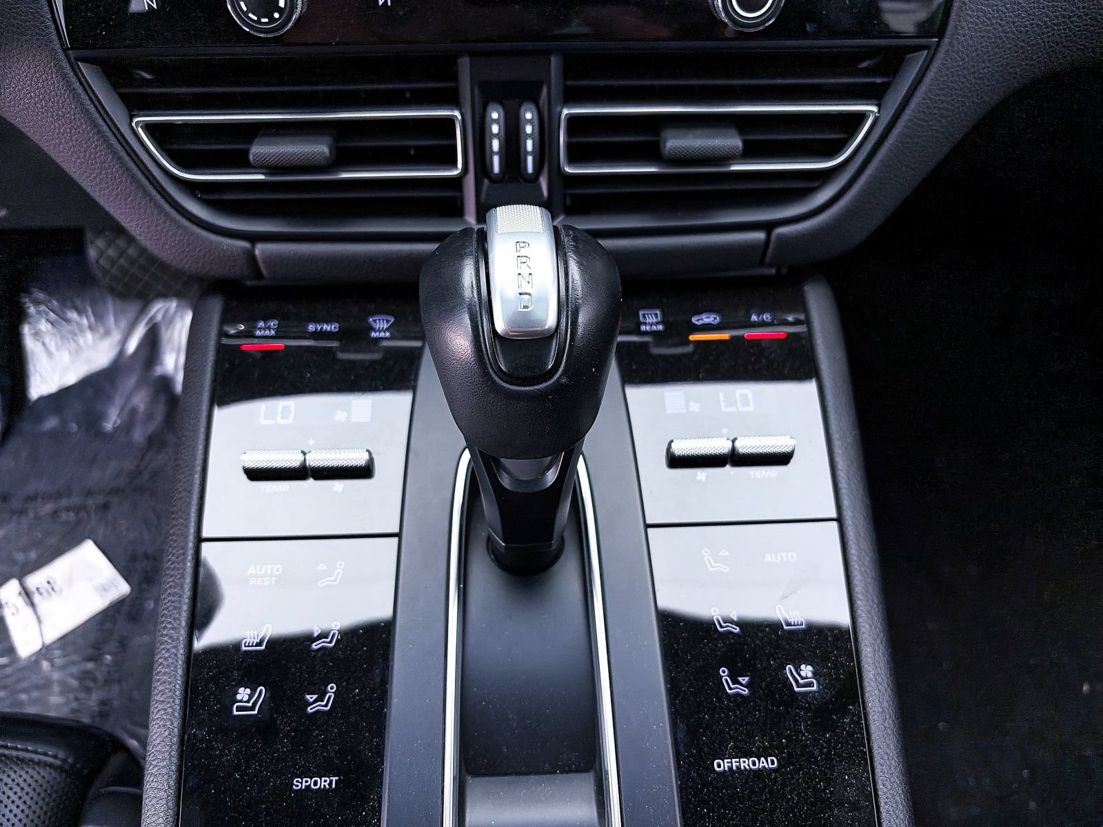 Used 2024 Porsche Macan w/ Premium Plus Package AWD/4WD image 27