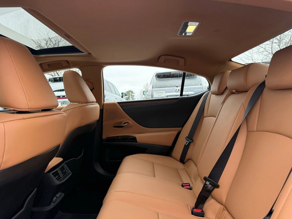 Certified 2025 Lexus ES 300h w/ Premium Package image 16