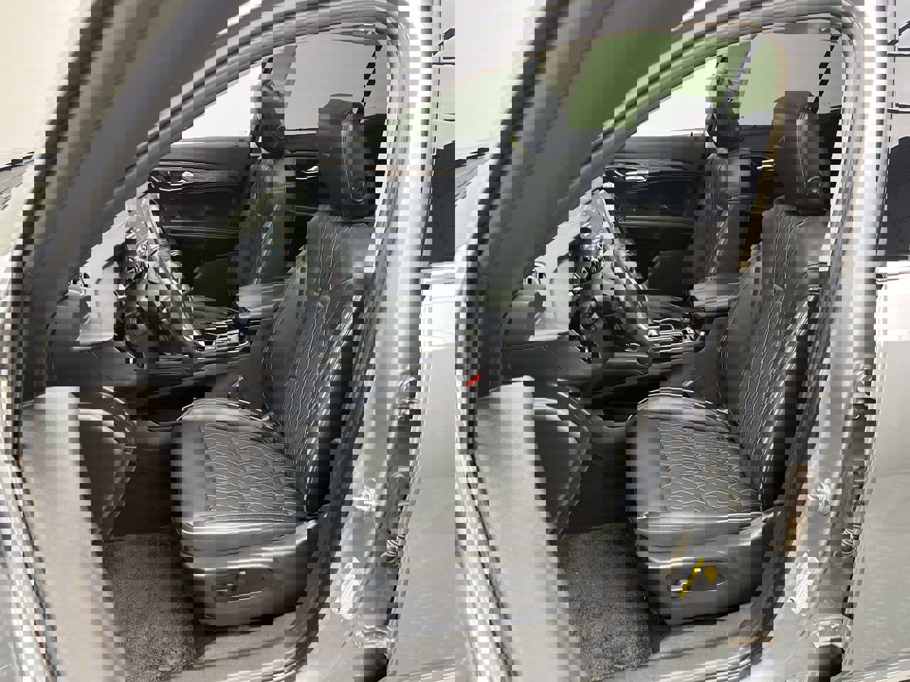 Used 2023 Buick Envision Avenir image 10