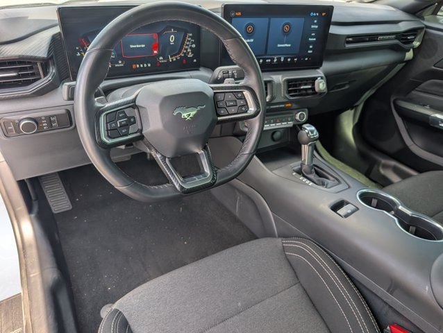 Used 2025 Ford Mustang GT RWD image 5