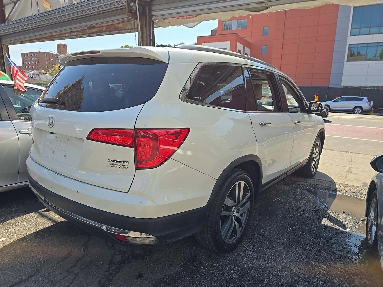 Used 2016 Honda Pilot Touring image 3